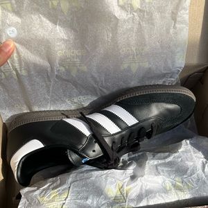 black sambas og never worn before size 8 1/2